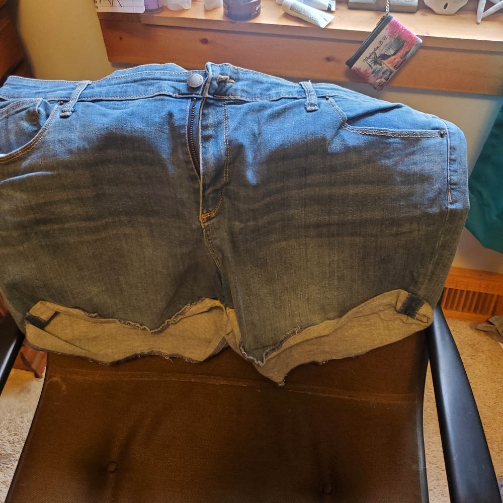 Universal Thread Jean shorts